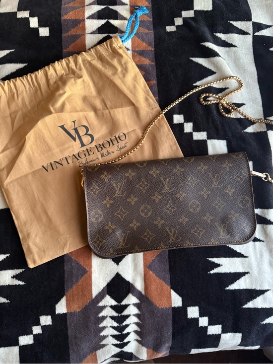 Louis Vuitton Handbags - Louis Vuitton Brown Monogram Chain Clutch- Vintage Boho Bags